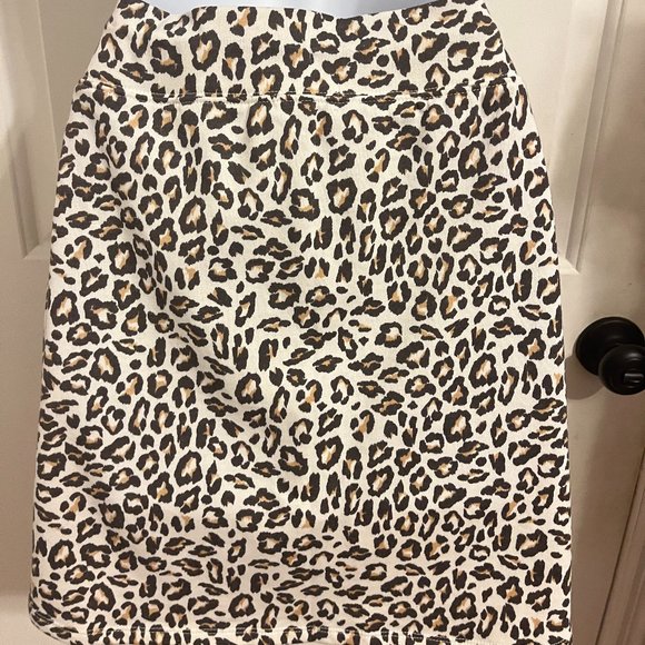 NWT beautiful Nine West Leopard print skirt - Picture 3 of 8